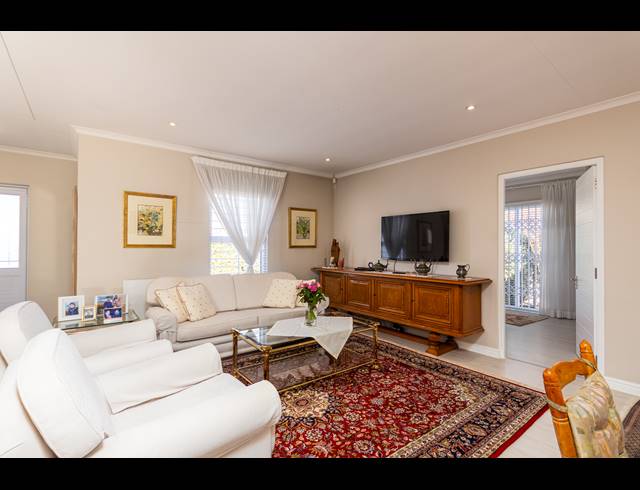 4 BEDROOM FREESTANDING FOR SALE IN SUNNINGDALE